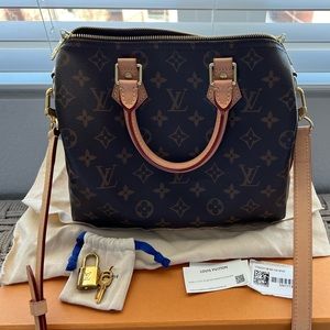 Louis Vuitton Speedy 25 in signature monogram canvas